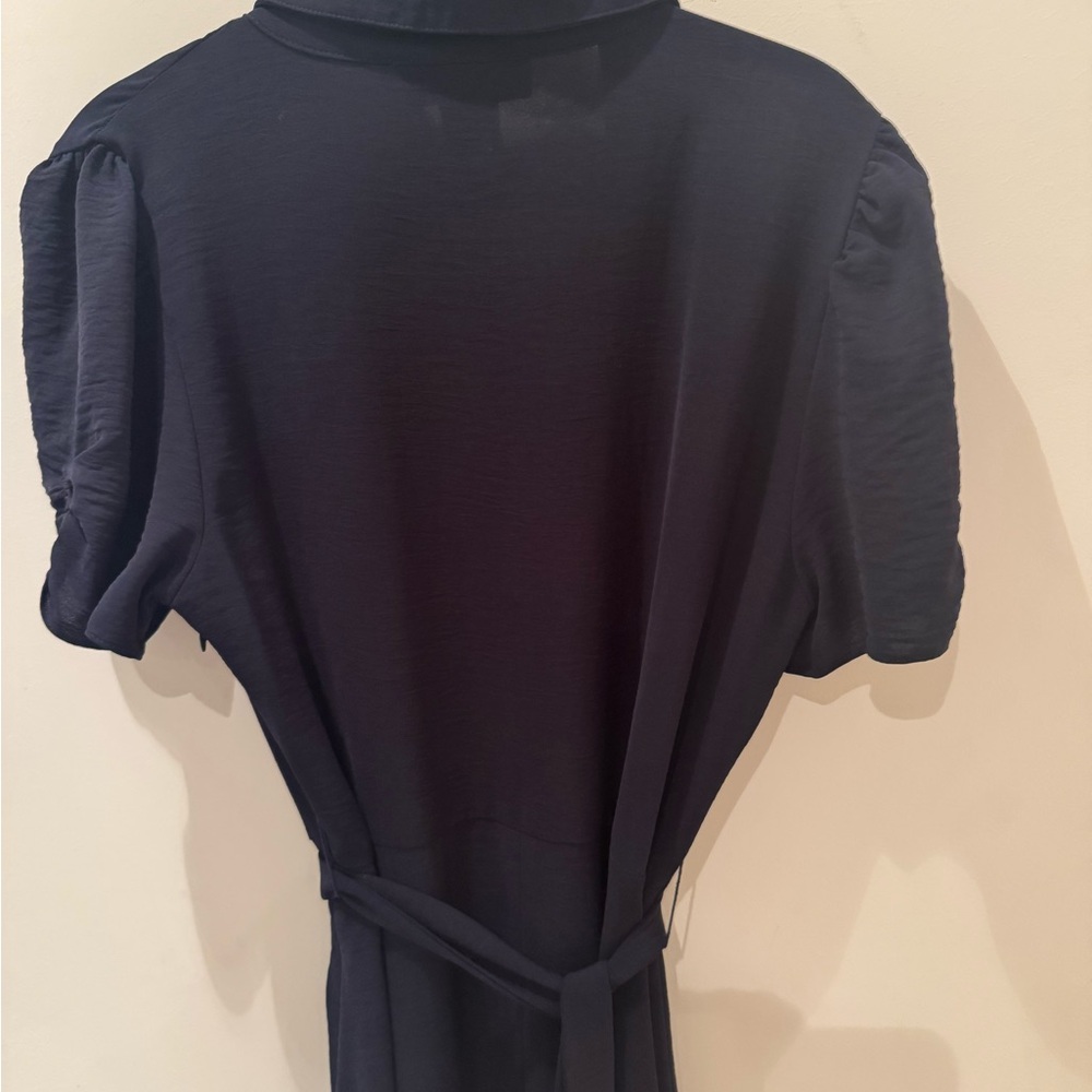 DKNY midnight blue dress with tie belt.
Size 12. (A small 12, like a 10). - Picture 5 of 9